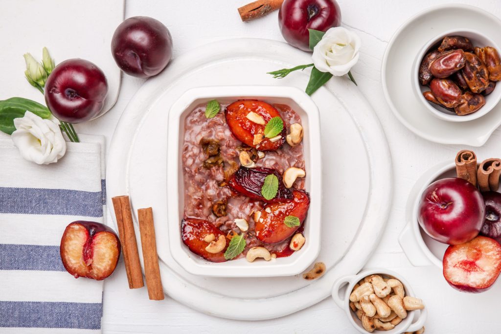 Conghee na słodko z daktylami i cynamonem